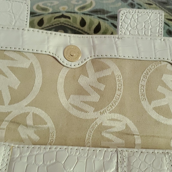 NWOT MICHAEL KORS Clutch - Picture 3 of 4